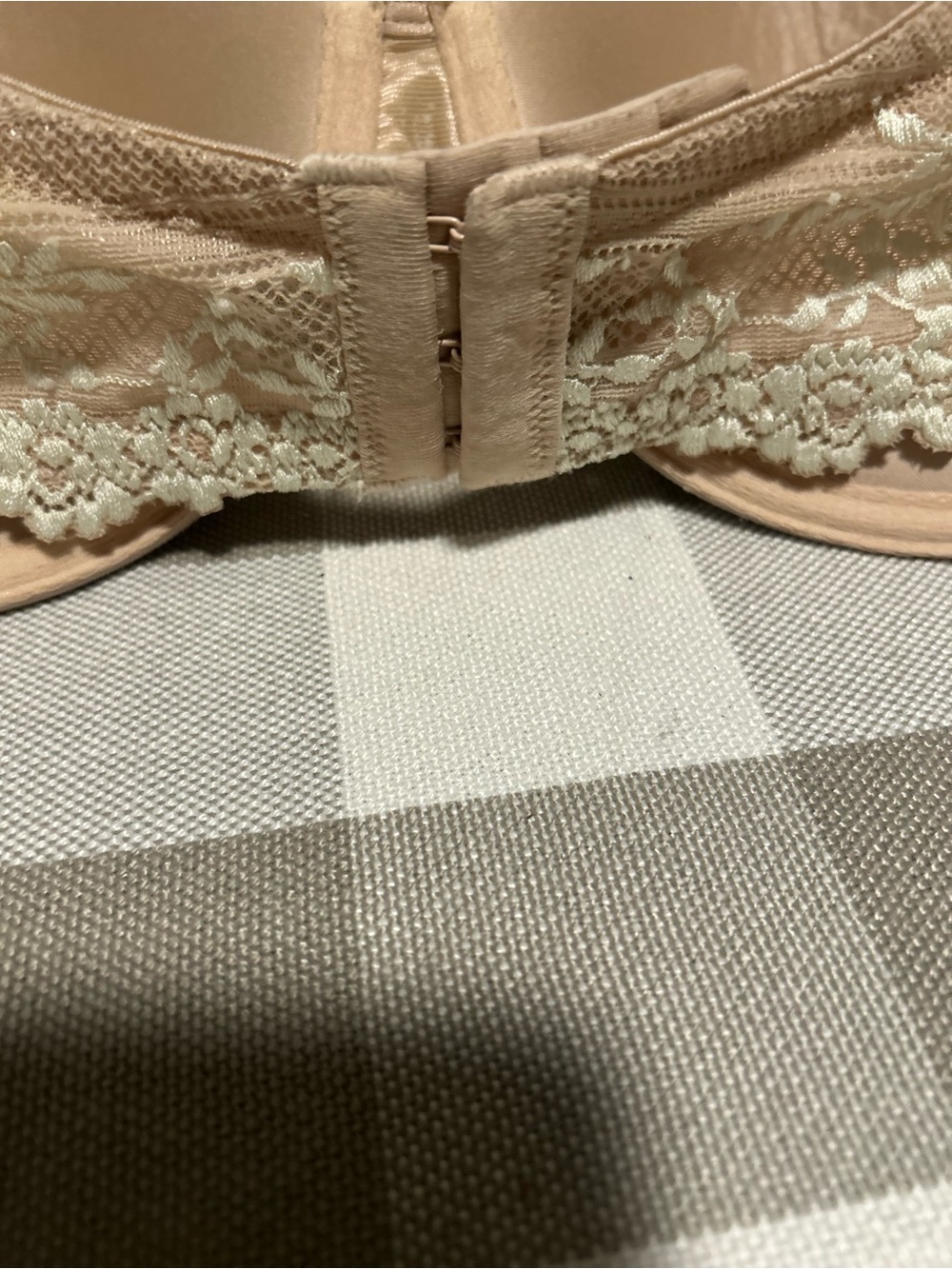 Wacoal Strapless Smooth Nude Bra with Lace Accent - Picture 4 of 7